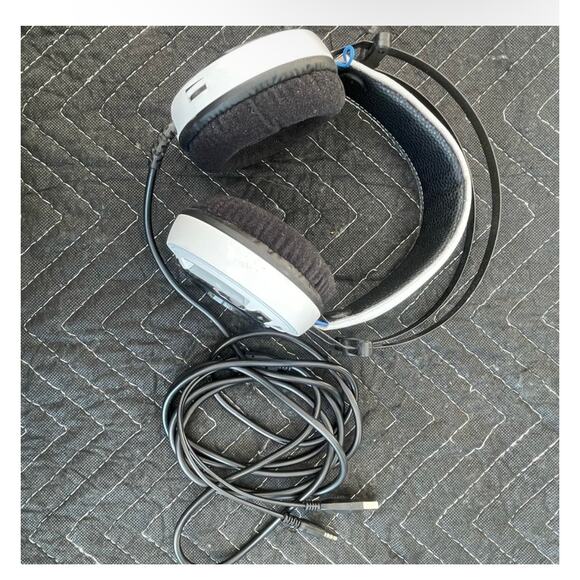 Over-Ear Gaming Headphones - Black and Silver PS4/PS5 Compatible - Picture 1 of 8